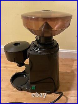 El cafe tranquilo Coffee Grinder by Cunill